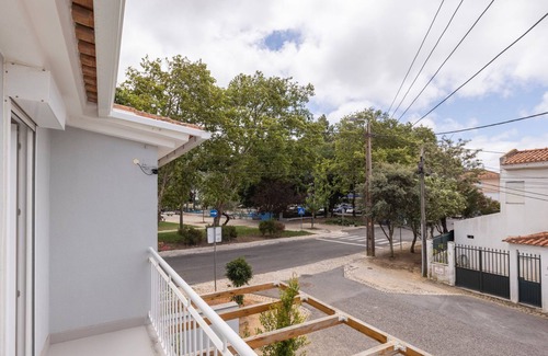 Carcavelos Casa | Carcavelos Sunny Retreat 1 by LovelyStay