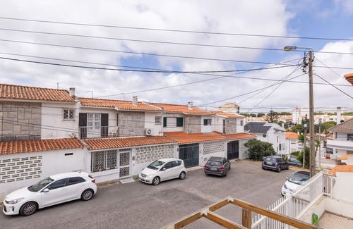 Carcavelos Casa | Carcavelos Sunny Retreat 1 by LovelyStay