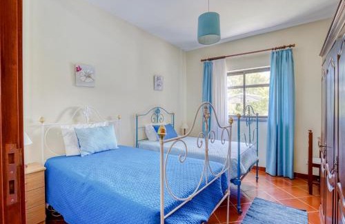 Camparca Casa | Carcavelos Villa with Pool