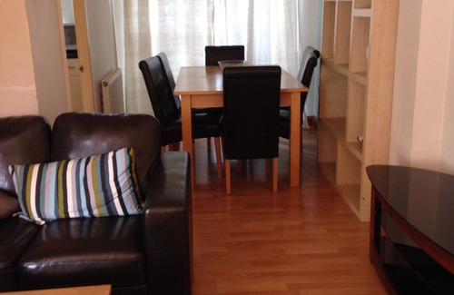 Splott Casa | Cardiff 3bed House-freeparking-15minwalktostadium