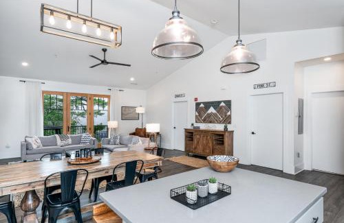 Blowing Rock Casa | Cardinal on Main