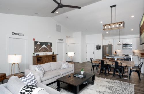 Blowing Rock Casa | Cardinal on Main
