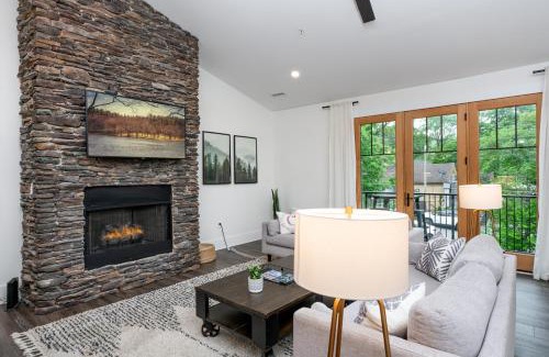 Blowing Rock Casa | Cardinal on Main