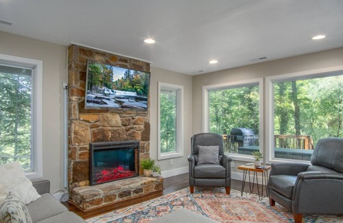 Cedar Mountain Casa | Cardinal`s Nest -Pet Friendly Cabin Near Dupont