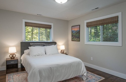 Cedar Mountain Casa | Cardinal`s Nest -Pet Friendly Cabin Near Dupont