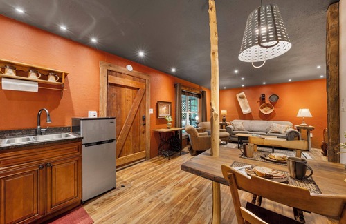 Waco Cabaña | Cardinal’s Calln A Tiny House in Woods ★
