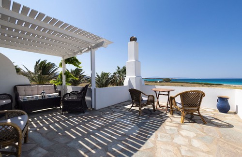 Kastraki Casa | Care Naxos Quiet three bedroom home on the beach Naxos Ang HM