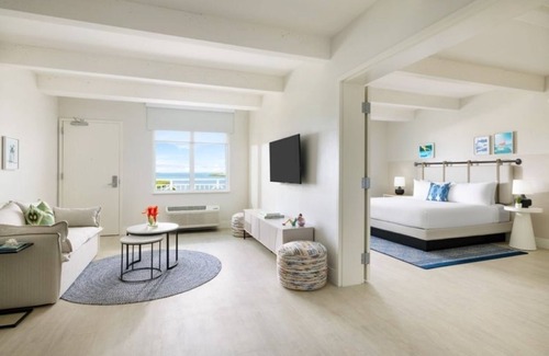 New Town Hotel | Carefree Key West Days | 2 Pools, Karaoke Nights, Tiki Drinks & Games