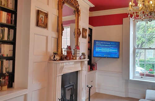 Portobello Casa | Carefully Curated Georgian Villa on a quiet street, in the heart of the city!