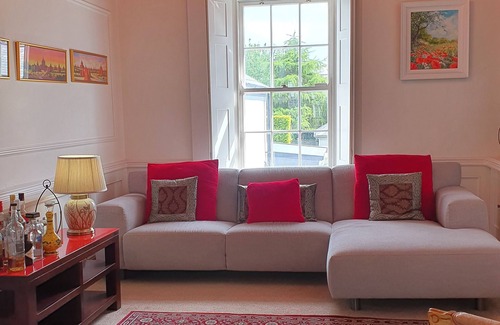 Portobello Casa | Carefully Curated Georgian Villa on a quiet street, in the heart of the city!