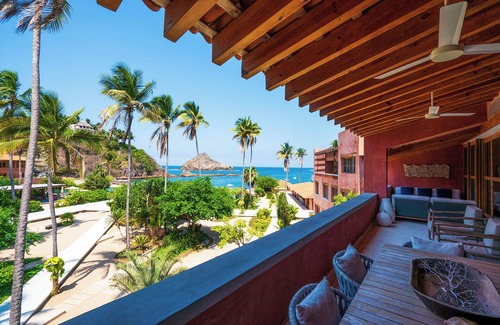 Costa Careyes Condominio | Blend oceanfront retreat where barefoot comfort meets island views and starlit skies.