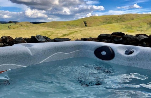 Penrith Casa | Carhullan Farmhouse - With Hot Tub & Dog-friendly