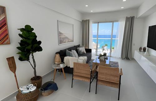 Juan Dolio - El Pueblo Apartamento | Caribbean Sunrise View, Beachfront Apartment.