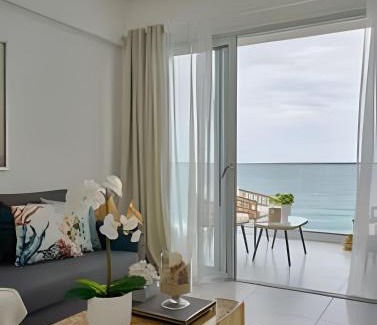 Juan Dolio - El Pueblo Apartamento | Caribbean Sunrise View, Beachfront Apartment.