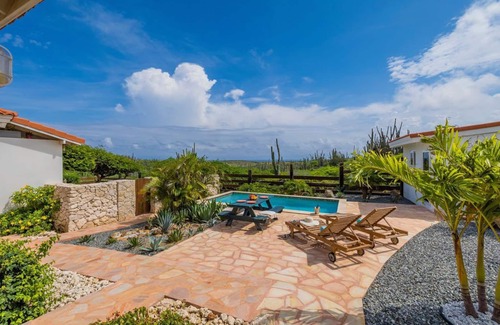 Santa Cruz Apartamento | Caribbean Charm ~ Serene Santa Lucia ~ Sunny Pool!