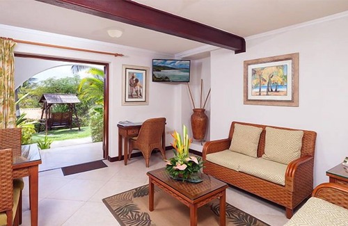 Maynards Casa | Caribbean Experience! Spacious Units w/ Kitchen! Short Drive to Gibbes Beach!