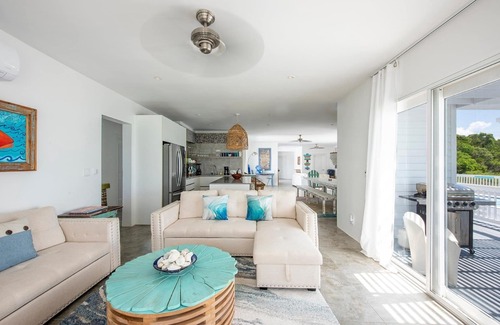 Governor's Harbour Casa | Caribbean Sandcastle 4 Bedroom Home