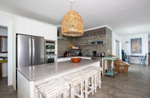 Governor's Harbour Casa | Caribbean Sandcastle 4 Bedroom Home