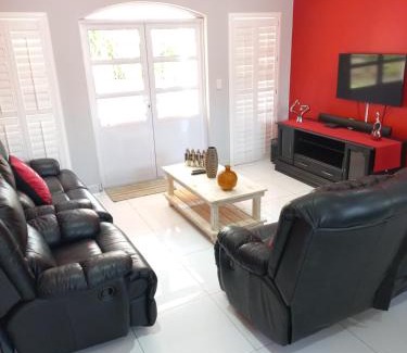Port Edward Chalet De Esquí | Caribbeans Estates Villa 45 Calypso Drive