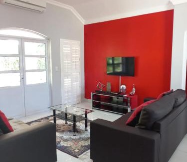Port Edward Chalet De Esquí | Caribbeans Estates Villa 45 Calypso Drive