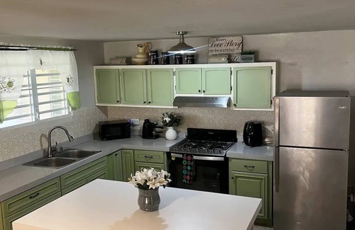 Camaceyes Casa | CariBnB, 7 minutes from Airport & 11 to Beaches