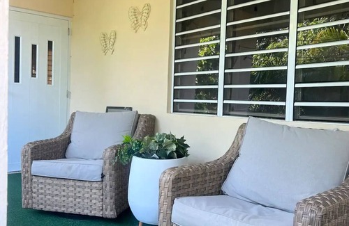 Camaceyes Casa | CariBnB, 7 minutes from Airport & 11 to Beaches