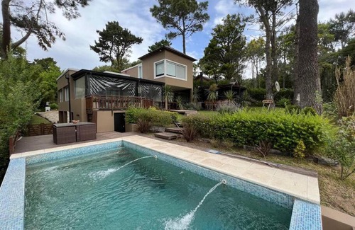 Cariló Casa | Carilo para 10, frente al golf con Pileta Climatizada!