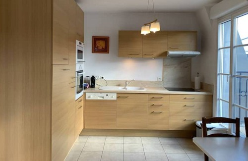 Saint-Cyr-l'Ecole Apartamento | CARINA T2 apartment close to all amenities.