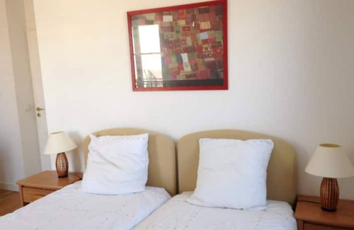 Saint-Cyr-l'Ecole Apartamento | CARINA T2 apartment close to all amenities.