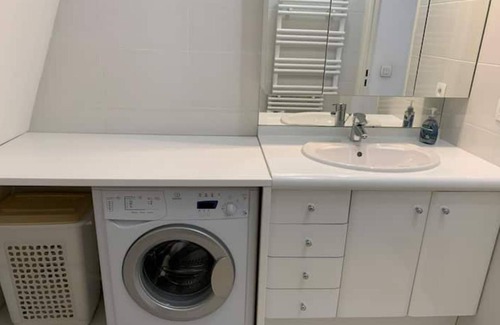 Saint-Cyr-l'Ecole Apartamento | CARINA T2 apartment close to all amenities.