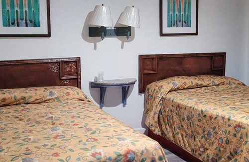 Commerce Hotel | Carlo Motel