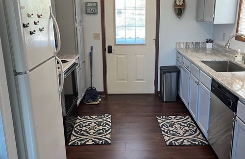 Alexandria Casa | Carlos Get Away Lic2032