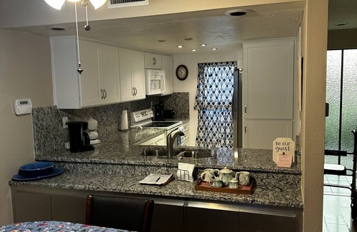 Carlsbad Condominio | Carlsbad Hideaway. Pool, Spa, BBQ. Walking to restaurants/shops