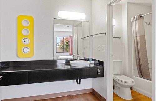 Carlsbad Village Hotel | Carlsbad Village Inn