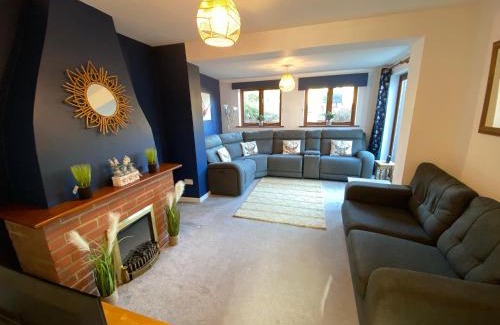 Little Glemham Casa | Carlton Cottage Country Retreat - Perfect for Ipswich - Aldeburgh - Southwold - Thorpeness - Sizewell B - Sizewell C - Sleeps 13