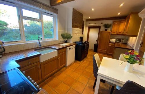Little Glemham Casa | Carlton Cottage Country Retreat - Perfect for Ipswich - Aldeburgh - Southwold - Thorpeness - Sizewell B - Sizewell C - Sleeps 13