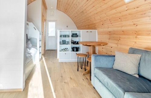 Mappleton Cabaña | POD 8, pet friendly, with a garden in Aldbrough
