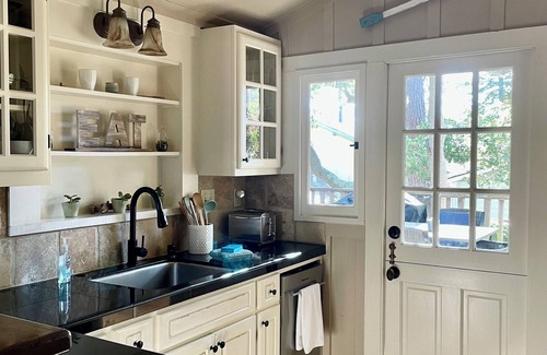 Northeast Carmel Casa | Carmel-by-the-Sea Cottage-Great Walking Location
