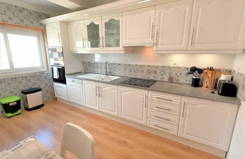 Linda-a-Velha Apartamento | Carnaxide, modern T1 apartment w/ balcony in Carnaxide, Oeiras, Lisbon