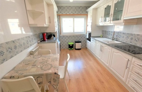 Linda-a-Velha Apartamento | Carnaxide, modern T1 apartment w/ balcony in Carnaxide, Oeiras, Lisbon