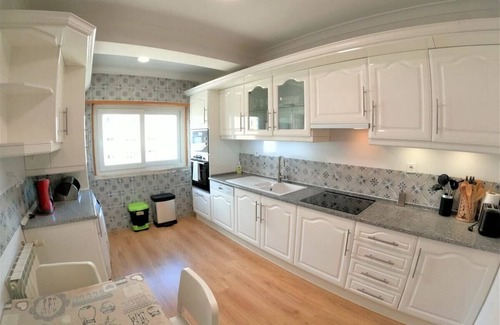 Linda-a-Velha Apartamento | Carnaxide, modern T1 apartment w/ balcony in Carnaxide, Oeiras, Lisbon