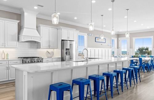 Crescent Beach Casa | Carolina Breeze 8BR Luxury Vacation Home