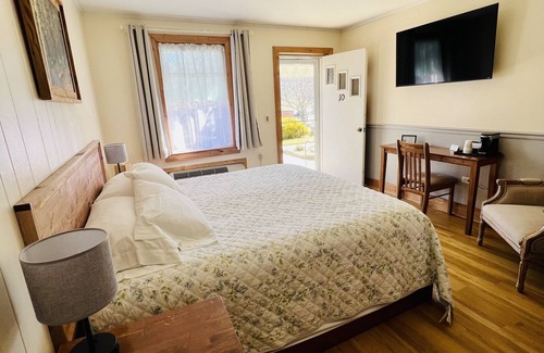 Burnsville Hotel | Carolina Country Inn