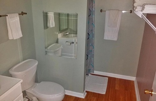 Fair Play Complejo | Carolina Landing Camping Resort Two-Bedroom Cabin 1