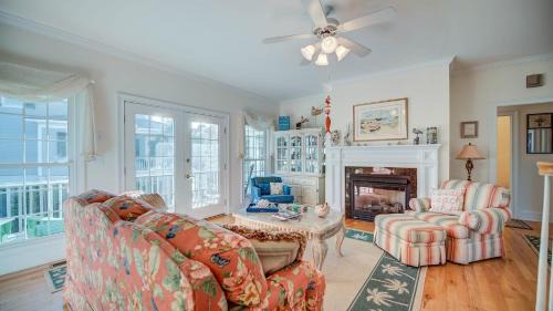 Debordieu Colony Casa | Carolina on my Mind home by Peace Vacations