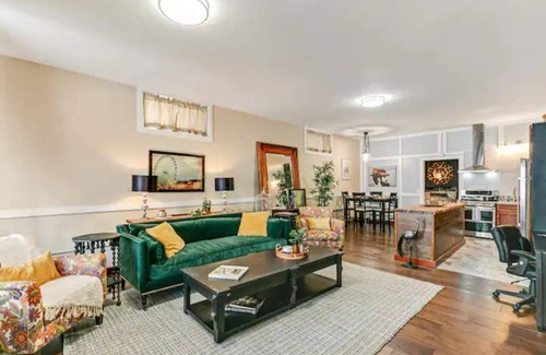 Englewood Apartamento | Carousel 2 - a proven location with a proven Host