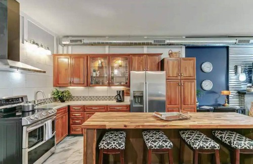 Englewood Apartamento | Carousel 2 - a proven location with a proven Host