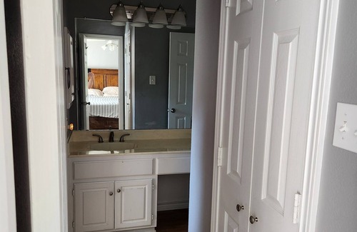 Cedar Hill Casa | Carousel Cottage - Quiet, Cozy, 15 minutes from Downtown Dallas!