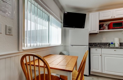Sunset Reef Apartamento | 🌴Carousel Suite #5 – Your Beachy Studio 🏖️ Steps to the Beach!