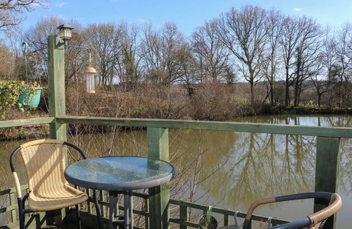Hadlow Down Cabaña | CARP HUT, pet friendly, character holiday cottage in Crowborough